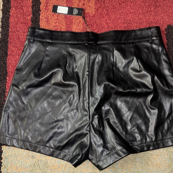 NWT Women’s Fashion Nova Faux Leather Shorts - Picture 3 of 5